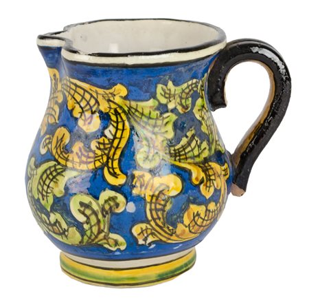 BROCCA in ceramica smaltata e decorata, firmato Bonaccorso (sbeccature). XX...