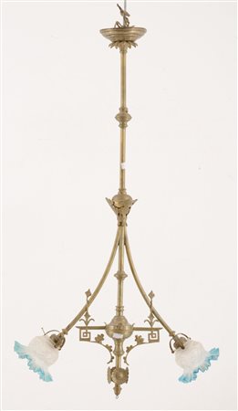 LAMPADARIO Liberty a tre luci in bronzo con bocce. Primi '900 Misure: h cm 100