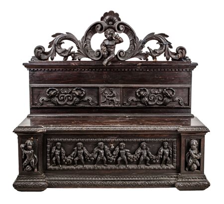 CASSAPANCA con spalliera stile rinascimentale in noce riccamente intagliato....