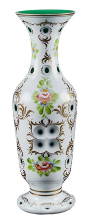 VASO in opaline nei toni del bianco dipinto a mano a motivo floreale e...