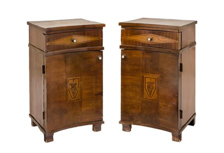 COPPIA COMODINI in mogano con tarsie in bosso e palissadro. Austria primi...