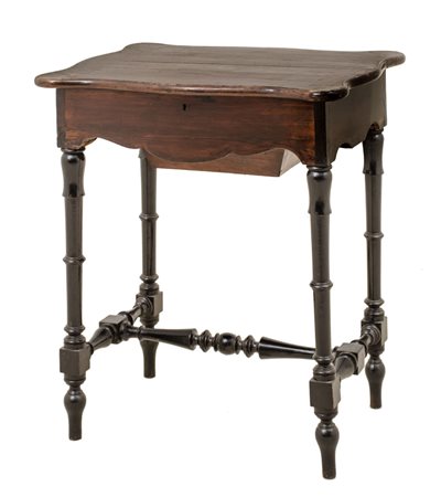 TAVOLINO da lavoro in palissandro. Inghilterra primi '800 Misure: cm 60 x 46...