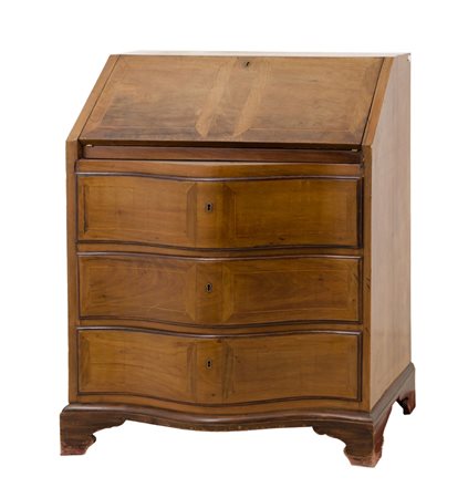 RIBALTINA a tre cassetti in noce con perfili in bosso. Inghilterra primi '900...