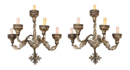 COPPIA APPLIQUES a cinque luci in ferro e legno argentato. Italia XVIII...