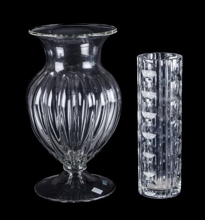 DUE VASI in vetro. XX secolo Misure: h cm 31 - h cm 37