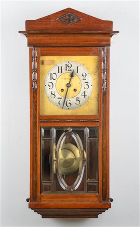 OROLOGIO da muro Liberty in noce con quadrante in metallo. Primi '900 Misure:...