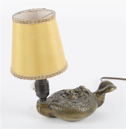 PICCOLA LUCERNA in bronzo lavorato raffigurante "mascherone". XX secolo...