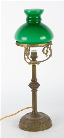 LUME in ottone con boccia in vetro nei toni del verde. Italia primi '900...