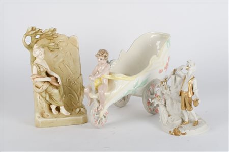 LOTTO composto da GRUPPO in ceramica raffigurante "carro con putto"...