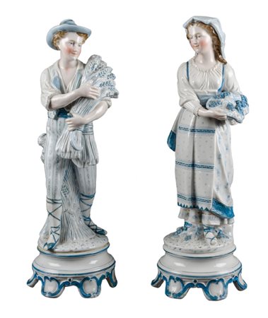 COPPIA SCULTURE in porcellana policroma raffiguranti "contadini" (usure,...