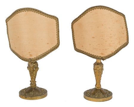 COPPIA CANDELIERI in bronzo. Sicilia primi '900 Misure: h cm 22