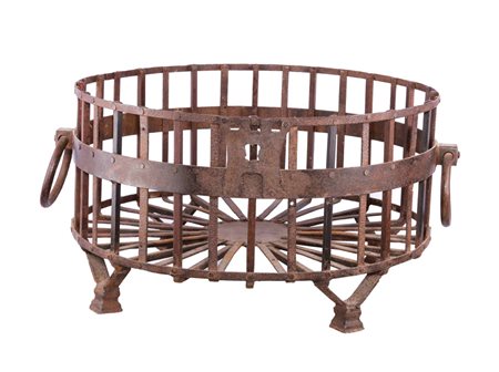 Antico Portavasi in ferro battuto di forma circolare manici ad anello. Misure...