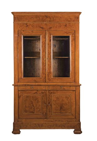 Credenza a Doppio Corpo del XIX secolo in radica di olmo, sportelli a vetri...