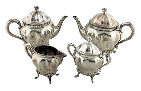 Servizio da tè in argento composto da lattiera, teiera, zuccheriera e...