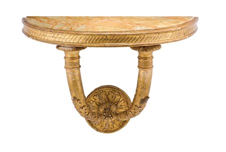 Coppia DI mensole a mezzaluna Legno intagliato e dorato, piani in finto...