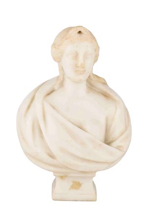 Bustino in marmo bianco inizi del XIX secolo Raffigurante Minerva. Misure cm...