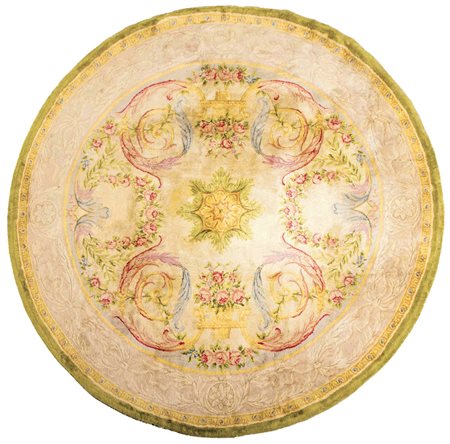 Tappeto savonnerie tondo Fondo Beige decorato con motivi floreali nei toni...