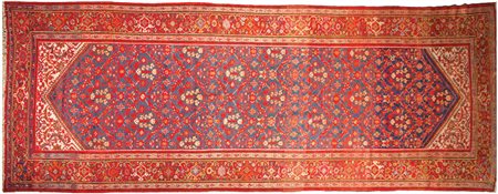 Tappeto Persiamo Malayer Fondo rosso decorato nei toni del blu e del bianco....