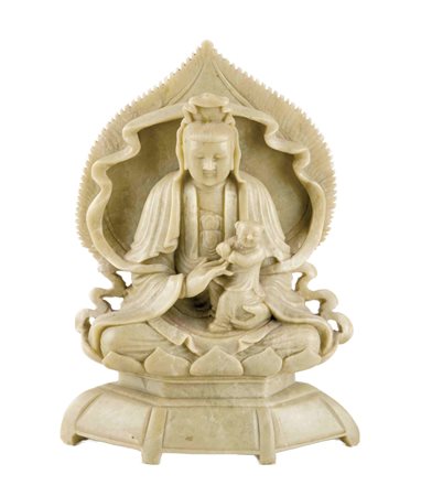Scultura in pietra saponaria, CINA fine XIX secolo Figura di Guanyin seduta...