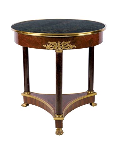 Coppia di tavoli in stile impero, Francia fine del XIX secolo Piani in marmo...