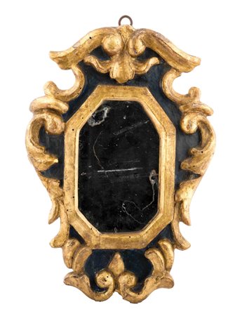 Specchierina in legno dorato e laccato, Toscana fine XVII secolo Misure cm 27...