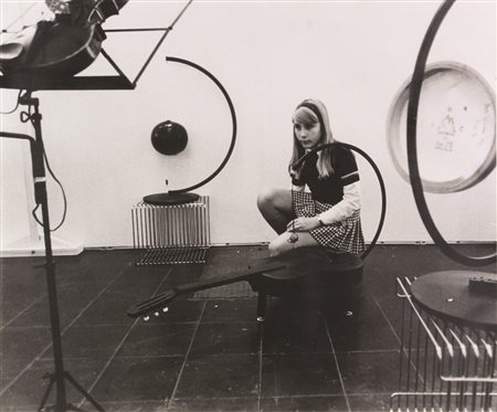 Joe Jones, Azione Fluxus (1975), 1975, stampa fotografica su carta, cm....