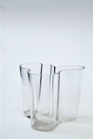 ALVAR AALTO Un vaso in vetro modello Savoy 3030-120 mm per KARHULA IITTALA,...
