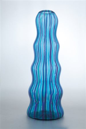 ALESSANDRO MENDINI Un vaso in vetro a canne verticali della serie "Arado" per...