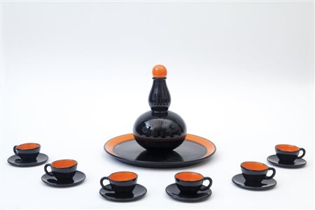 ROMETTI Un servizio da liquore in ceramica, anni '30. La bottiglia (altezza...