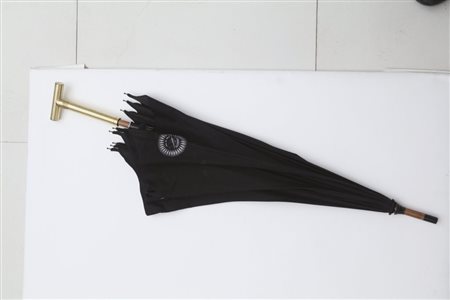 PIERO FORNASETTI Un ombrello, anni '60. Ottone, tessuto impermeabile. Marcato...