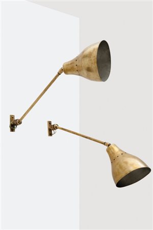 DUE LAMPADE A PARETE, anni '50. Ottone. Lunghezza cm 54.