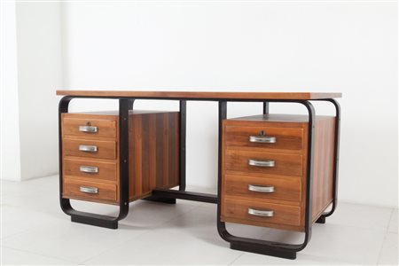 GIUSEPPE PAGANO POGATSHNIG Una scrivania, anni '40. Legno lamellare curvato e...