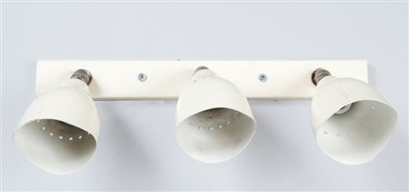 UNA LAMPADA A PARETE, anni '40. Ferro verniciato, ottone cromato, alluminio...