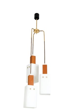 UN LAMPADARIO, anni '50. Ottone, alluminio laccato, legno di teak, vetro...