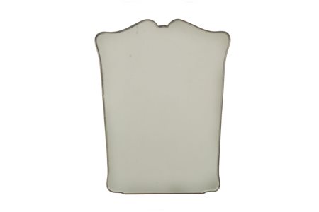 UNO SPECCHIO DA PARETE, anni '50. Ottone, cristallo argentato. Cm 104 x 76.