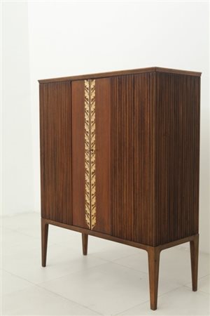 UN MOBILE-BAR, anni '50. Legno di palissandro, ottone, interni impiallacciati...