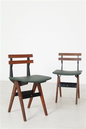 DUE SEDIE, anni '50. Legno di faggio verniciato, sedute inbottite rivestite...