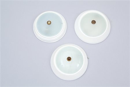 TRE LAMPADE A PLAFONE, anni '50. Alluminio laccato, ottone, vetro stampato....