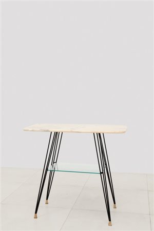 UN TAVOLINO DI SERVIZIO, anni '50. Tondino di ferro verniciato, ottone,...