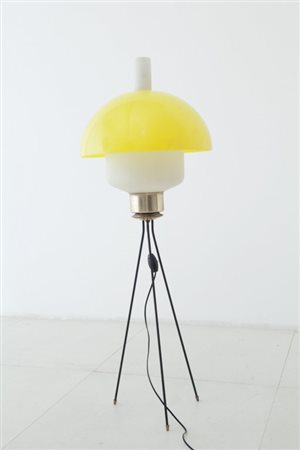 UNA LAMPADA DA TERRA, anni '50Tondino di ferro verniciato, ottone, vetro...