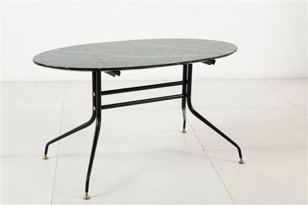 UN TAVOLINO, anni '50. Ferro verniciato, ottone, marmo. Cm 44,5 (h) x 82,5 x 42.