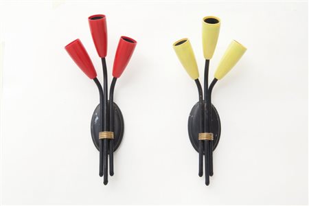 DUE LAMPADE A PARETE, anni '50. Ferro verniciato, ottone, bakelite. Altezza...