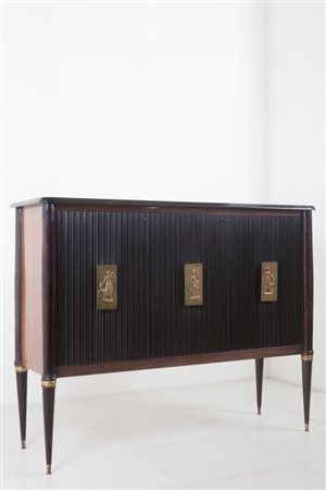 GALLERIA MOBILI D"ARTE, Cantù. Uno stipo, anni '50. Legno tinto all'anilina,...