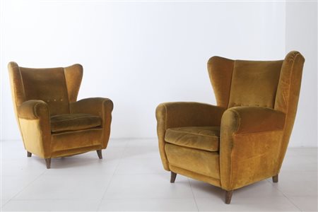 DUE POLTRONE, ANNI '50. Strutture e gambe in legno, imbottiture rivestite in...