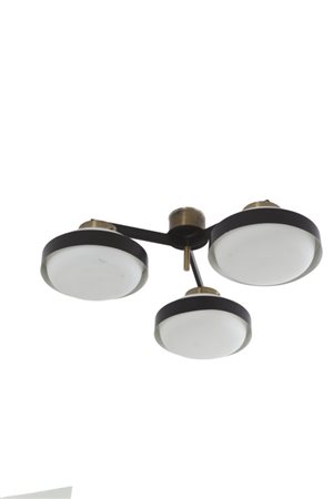 UNA LAMPADA A PLAFONE, anni '60. Ottone, ferro verniciato, alluminio laccato,...