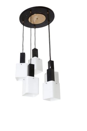 UN LAMPADARIO, anni '60. Lamierino verniciato, ottone, vetro opalino...