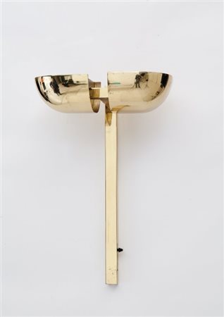 LUMI, Milano (Editore)Una lampada a parete, anni '60. Ottone. Regolatore di...