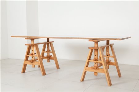 ACHILLE CASTIGLIONI Un tavolo "Leonardo" per ZANOTTA, 1968. Legno di faggio,...