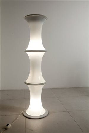 TRONCONI (Editore)Una lampada da terra "Bambù", anni '70. Metallo laccato,...