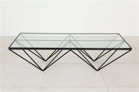 PAOLO PIVA Un tavolino per B&B ITALIA, anni "70. Acciaio smaltato, cristallo....